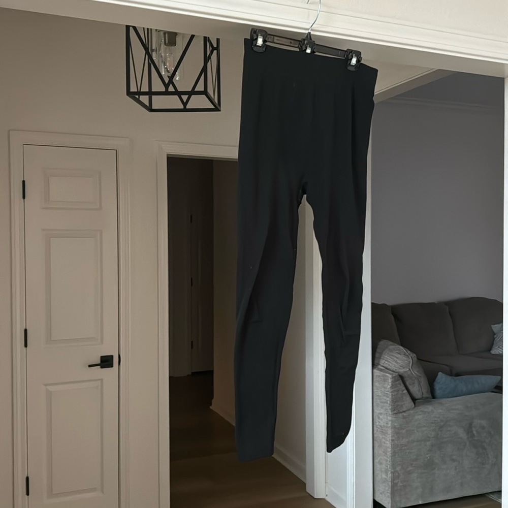 Motherhood L/XL fleece lined leggings. Little bit of pilling in thigh area.
